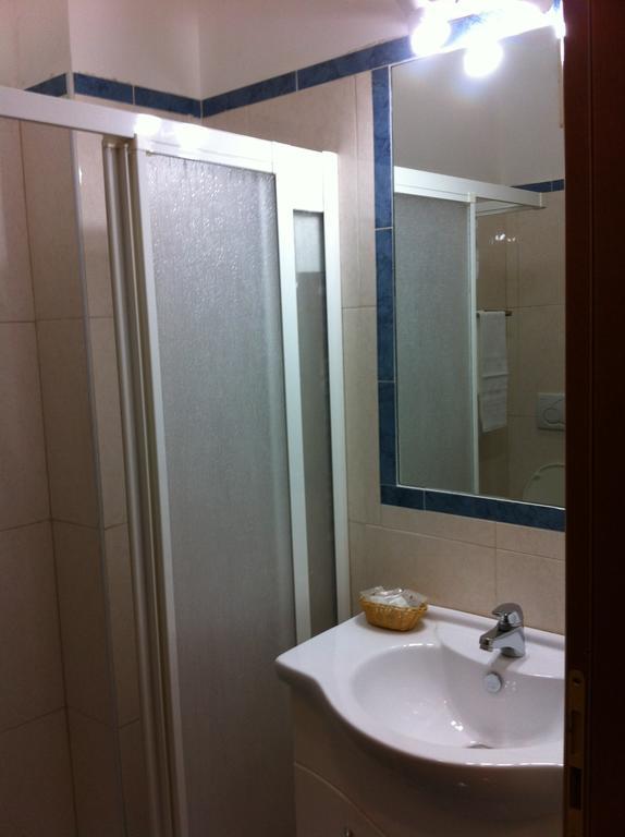 White House Motel เชร์เวเตรี ห้อง รูปภาพ